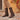 Pink Desert H195 Bota Marrón para Mujer — modelo IA © Calzados Modesto®
