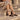 Pink Desert HH-3A041 Zapato Marrón para Mujer — modelo IA © Calzados Modesto®
